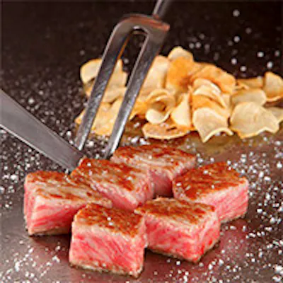 アラカルトは無し、コースのみをご提供致します