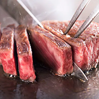服部幸應先生監修のもと松阪牛にこだわったお料理をご提供