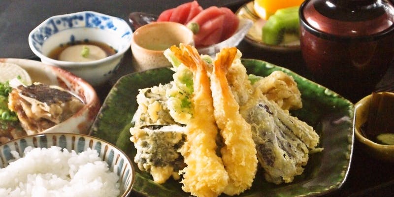【ランチタイム限定コース】旬の味覚を盛り合わせた海老と季節のお野菜の天ぷら御膳