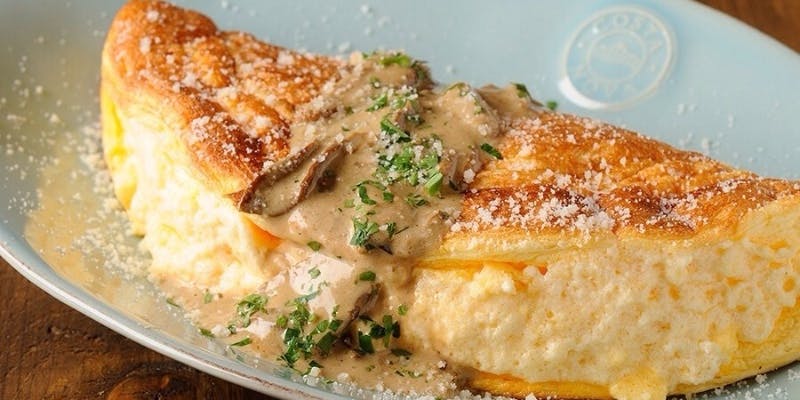 【ふわふわスフレオムレツコース】乾杯スパークリング付きメインに牛ステーキ、デザート付き（土日祝限定）