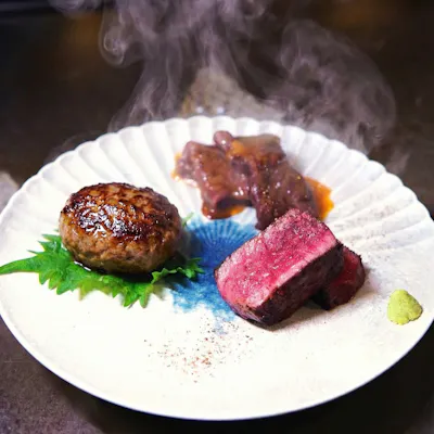 なぜ、ステーキ・すき焼き・ハンバーグを全て一皿で提供するのか?