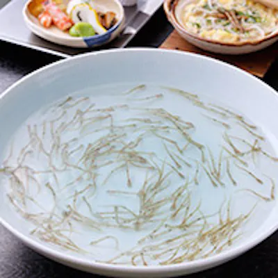 五感で味わって頂ける料理の数々を川べりのお座敷でお楽しみ下さい