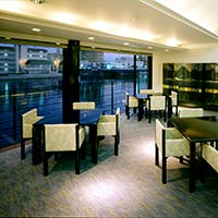 とり市の料理を椅子席で気軽にいただくというコンセプトのお店