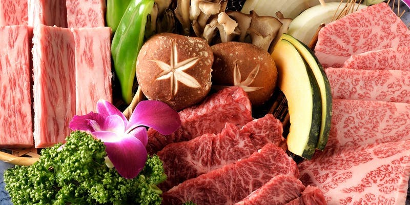 【秋の彩りコース】黒毛和牛厚切り上赤身、特製チャプチェなど、炭火焼肉＆本場韓国料理が全12品（窓側席）