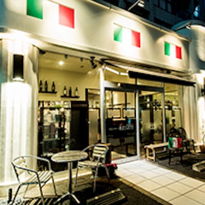 臨場感あふれるオープンキッチンが魅力