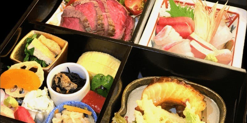 【松花堂膳】ローストビーフ、旬の焼物、おばんざいなど、夜のコースを1つにまとめた御膳（1日5組限定）