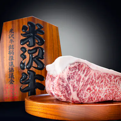 良質な米沢牛、活の海鮮など鉄板焼専門店ならではの食材へのこだわり