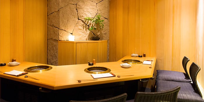 青山まんぷくの店内の様子