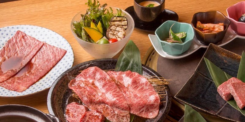 ～おまかせ会席～　季節の前菜・厚切りタン・海鮮焼きなど＋1ドリンク,無料プレート（個室選択可）