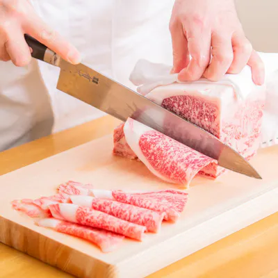 超絶技法の手技でひらく近江牛のしゃぶしゃぶ・すき焼き
