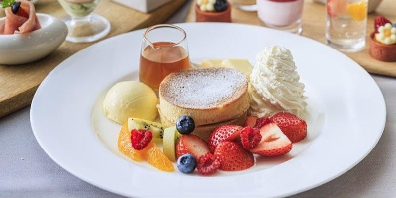 【春のハーフブッフェ ランチ】スフレパンケーキ フルーツ添え（2/26～5/15）