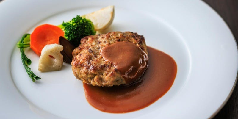 【冬のハーフブッフェ ランチ】黒毛和牛と黒豚のハンバーグステーキ　デミグラスソース（11/1～2/24）