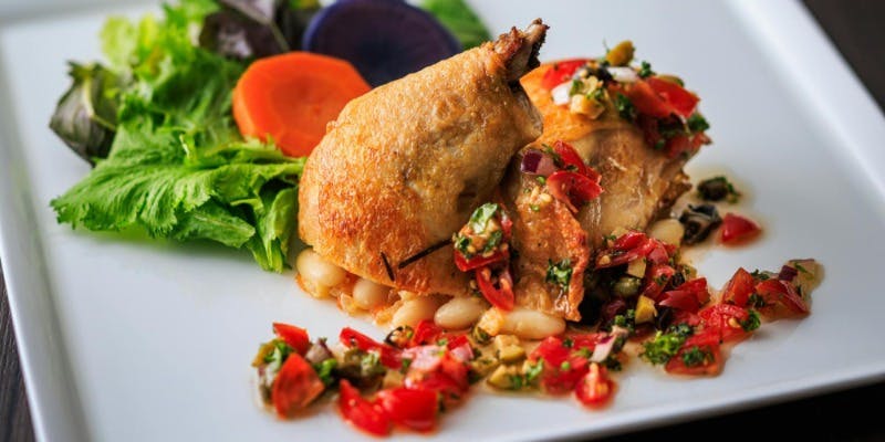 【冬のハーフブッフェ ランチ】鶏モモ肉のコンフィと白いんげん豆の煮込み　（11/1～2/24）