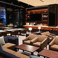 落ち着いたラウンジ空間で「生演奏」を聴きながら、素敵なひとときを