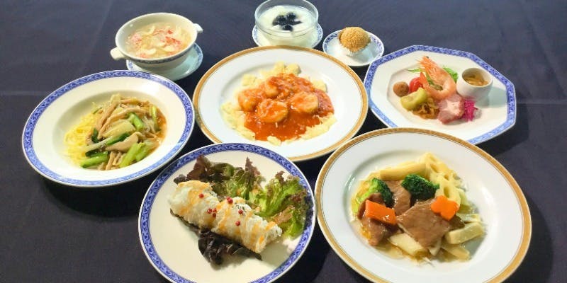 【水晶コース】ふかひれスープ、海の幸入り春巻、海老チリソース  全8品【11/1～12/31】＋選べる1ドリンク