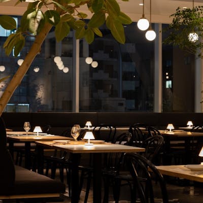 新宿駅直結、待望の東京一号店