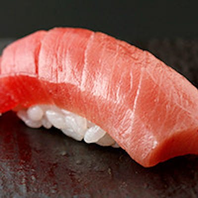 本格的江戸前寿司と他では味わえない珍味に舌鼓を