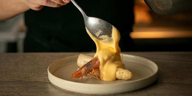 旬の食材で織りなすメインがフランス産厳選食材の全8品＋上質なフランス産ワインのペアリング8種