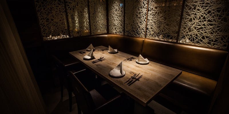 【牛フィレ肉のステーキ】など全4皿ランチコース、食後のカフェ（期間限定）