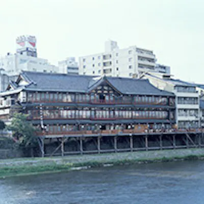 昭和初期の姿を今に残す総檜造りの料理旅館