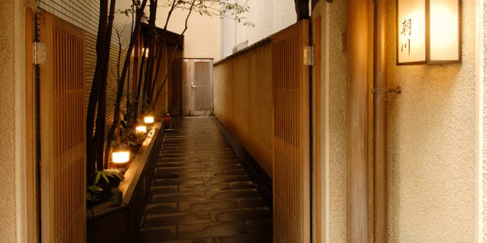 銀座 朝川 完全個室 銀座にひっそり佇む料亭で ハンガリーの名窯で頂く日本料理を全10品 皐月のヘレンドコース ディナー プラン メニュー 一休 Comレストラン