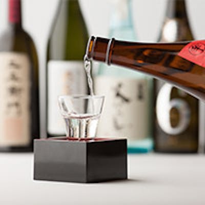 旬を大切にした日本全国の地酒を常時30種類以上取り揃え