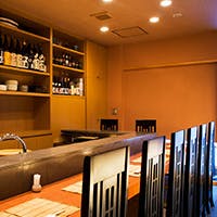 日本橋交差点から程近く、路地裏に佇む隠れ家的なお店