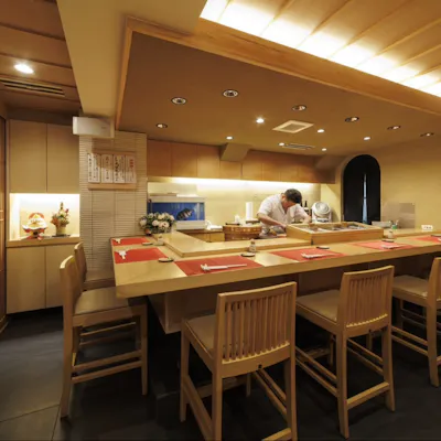 店主の笑顔と寛ぎの空間