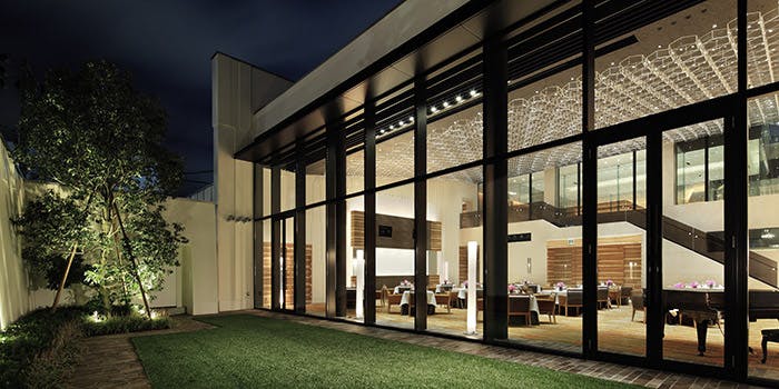 新潟モノリス 夏季限定ビアホール 非日常感あふれる空間で 飲み放題付ブッフェとb B Qプレートを愉しむ ディナー プラン メニュー 一休 Comレストラン