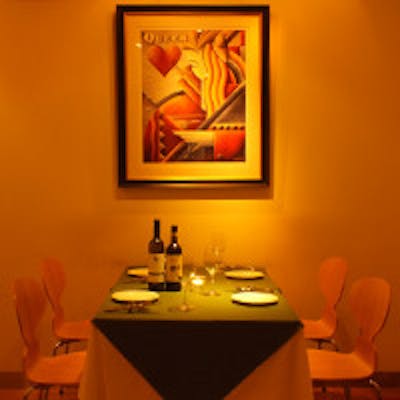 日本橋高島屋内の木のぬくもり溢れる落ち着きある空間