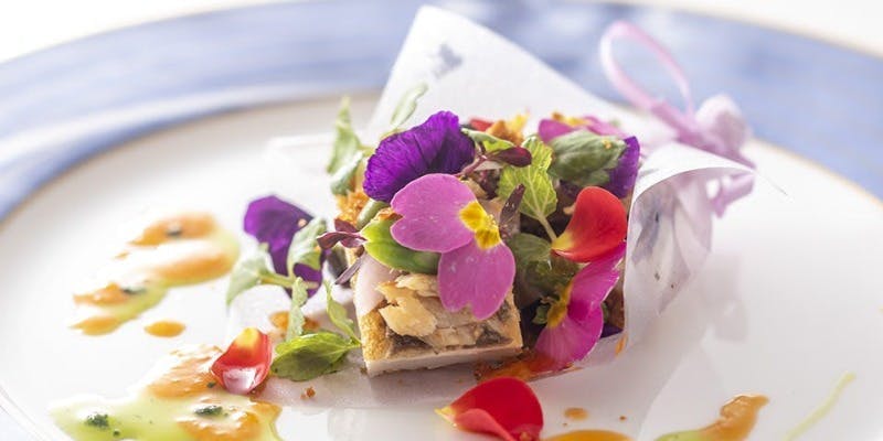 【記念日プラン】Wメインなど全6品＋乾杯用グラスシャンパーニュ＋ホールケーキ（窓際確約）