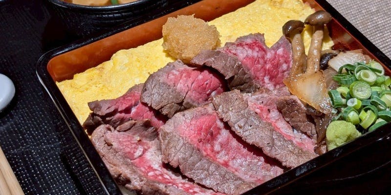 【特選神戸牛モモステーキ重】（モモ/大150g）