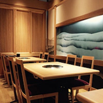 東急プラザ銀座11階の好立地 木の温もりが心地よい和空間