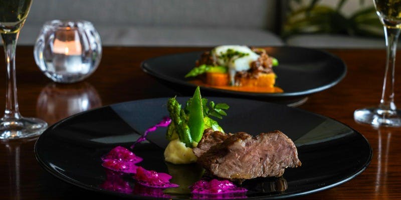 【アニバーサリーコース－Laule’a－】国産牛など全7皿＋乾杯酒＆メッセージ付き（窓際確約）