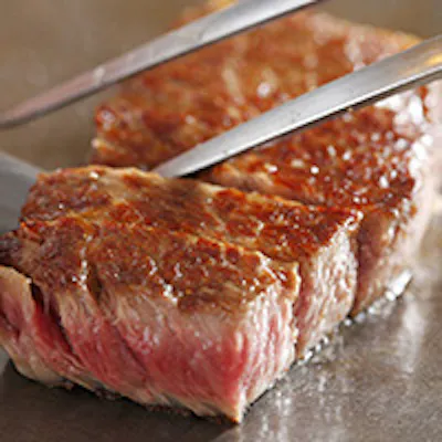 香ばしい香りと濃厚肉の旨みを凝縮した鳥取和牛