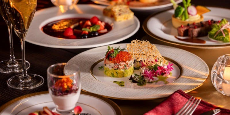 【Xmas2025】国産牛サーロイン、フォアグラ、キャビアなど豪華食材を堪能する全7品＋乾杯スパークリングW