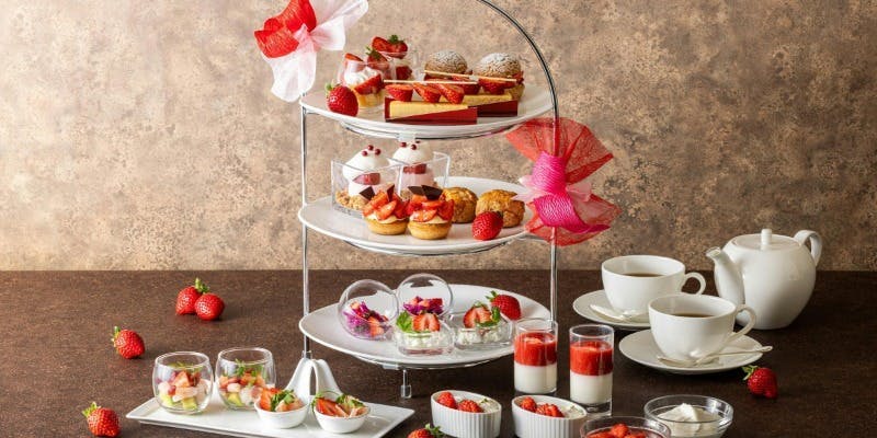 博多あまおうのアフタヌーンティー＋乾杯スパークリングワイン