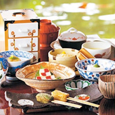 湯葉と豆腐にこだわった、彩りあふれる懐石料理