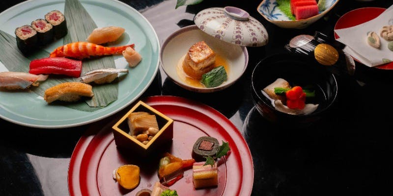 【寿白本懐石 大原】全9品に先付（鮑蒸）に好きな握りを選びお食事は鯛茶漬