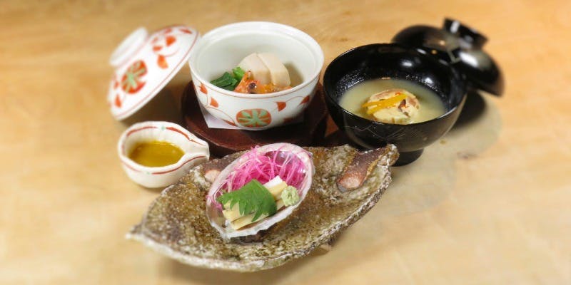 【季節のコース ～旬の味覚を前菜からデザートまで～】（全8品）＋ワンドリンク付（個室）