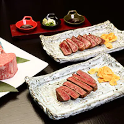 熟練した職人による繊細な京料理とこだわりの米沢牛を楽しむ鉄板焼き