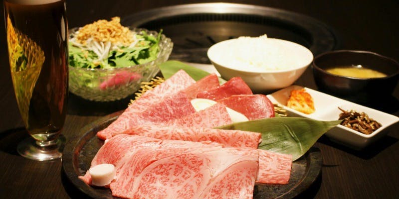 【吉祥寺エリア平日限定オススメプラン】牛の蔵ディナープレートプラン＋SPワインを含む1ドリンク付き