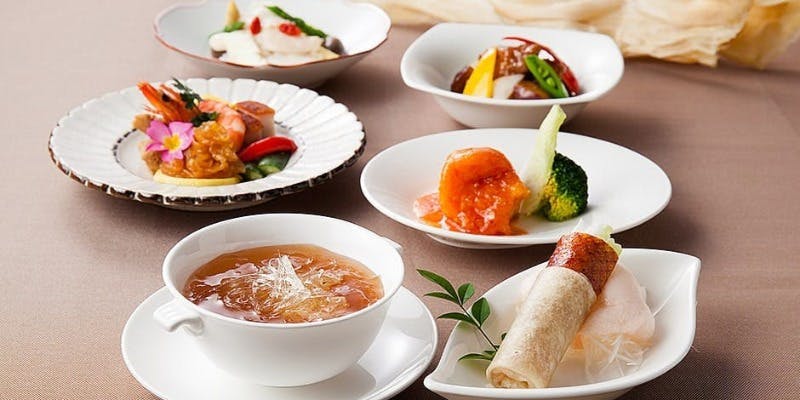 【WEB限定】北京ダックとふかひれスープが味わえるプレミアムランチ＋お得な1ドリンク付き（平日）