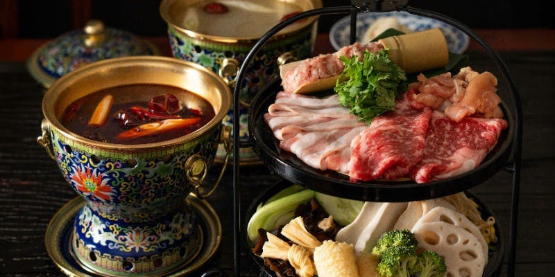 【シャオの火鍋】前菜、点心、選べるスープ、デザートまで＋乾杯1ドリンク付（麻辣スープ）