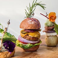 様々なブランドとのコラボレーションが魅力