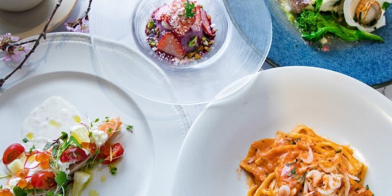 【ANNIVERSARY COURSE】記念日利用にお薦めコース！　乾杯酒、デザートプレートが付く、豪華ディナーコース