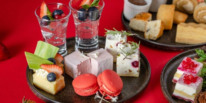 【組数限定 Xmasアフタヌーンティー】限定カクテル付 豊富なスイーツ＋ロンネフェルト紅茶等フリー