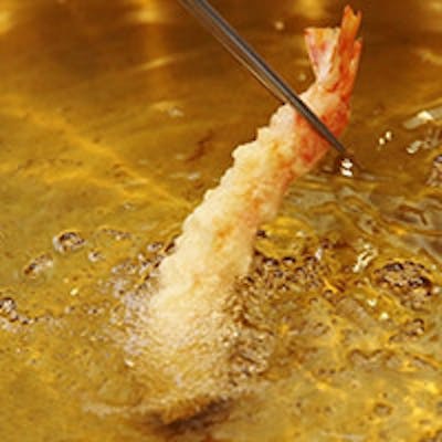 目の前で揚がる極上の一品