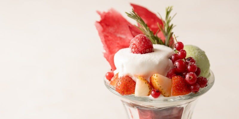 【12月限定 Winter Afternoon Tea】パティシエ特製季節のパフェ付＋16時まで滞在可（平日限定）