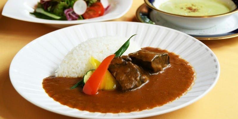 【カレーランチ】メインは伝統のカレーメニューからチョイス　全4品